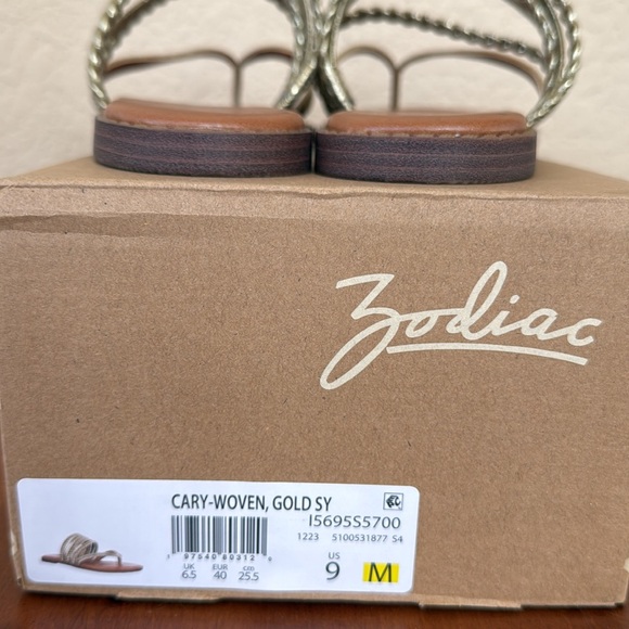 NWOT -ZODIAC Women's Cary Sandal - Picture 4 of 4